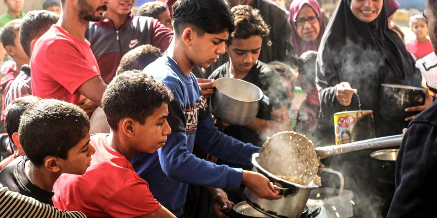 لتعزيز المساعدات.. إسرائيل ستعيد فتح معبر إلى غزة - صوت العرب