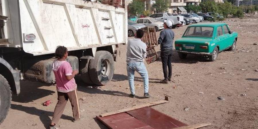 لجنة لرفع الكيانات الثابتة لتجميع الخردة وناتج فرز القمامة بالشوارع الرئيسية بالمنصورة - صوت العرب