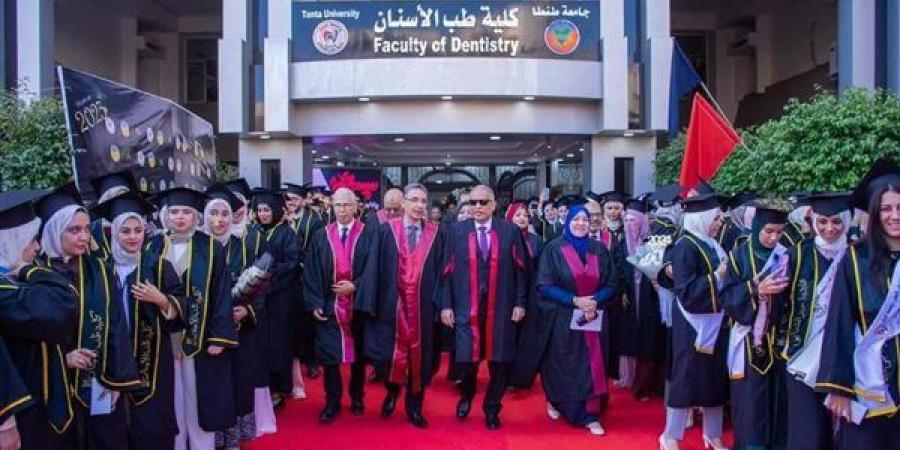 رئيس جامعة طنطا يشهد حفل تخرج الدفعة 46 وخريجي البرنامج الدولي بـ"أسنان طنطا" - صوت العرب