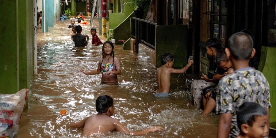 بعد انهيار أرضي جديد.. ارتفاع حصيلة الضحايا في إندونيسيا إلى 27 - صوت العرب