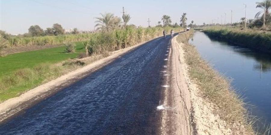 رصف طريق كوبرى "مقار الدير - حاجر إدفو" بطول 1700 متر - صوت العرب