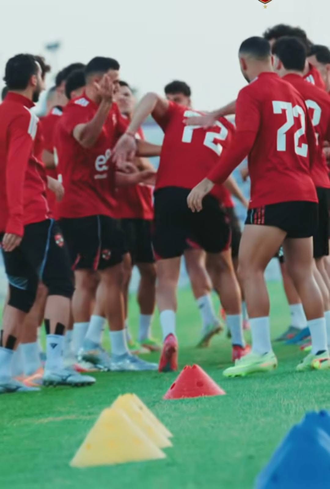 1762282454 449 استقبال مميز من لاعبي الأهلي لإمام عاشور في تمرين النهاردة