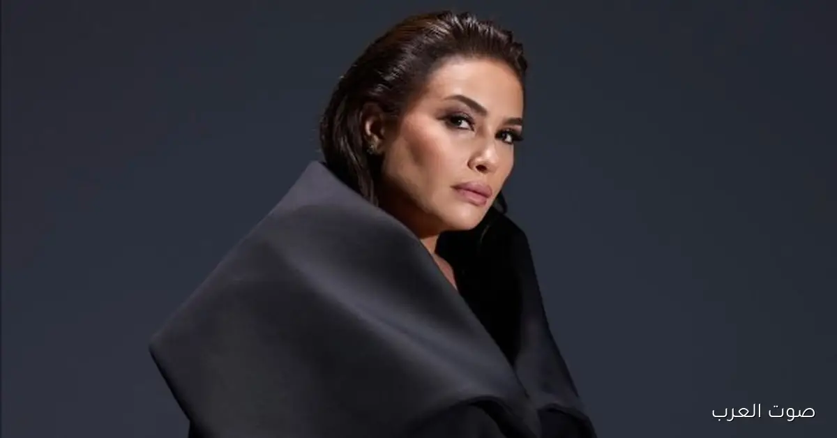 هند صبري بتلفت الأنظار بإطلالة سوداء شيك وجريئة