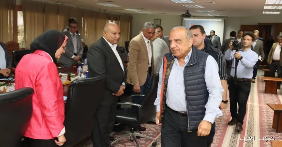 وزير الكهرباء يتفقد محطة توليد النوبارية في البحيرة خلال زيارة ميدانية