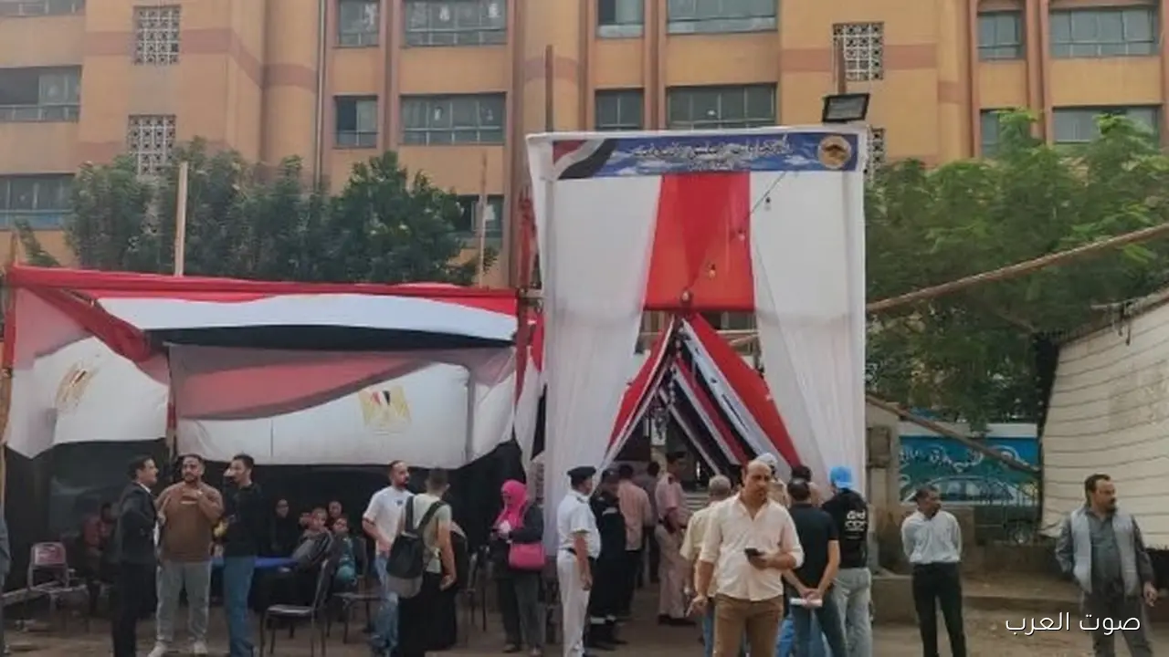 قبل الاستراحة.. زحمة كبيرة من الناخبين في لجان مجلس النواب بالطالبية والعمرانية