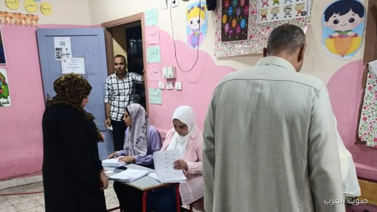 إقبال كبير على لجنة مدرسة محمد كريم في الجيزة خلال انتخابات مجلس النواب