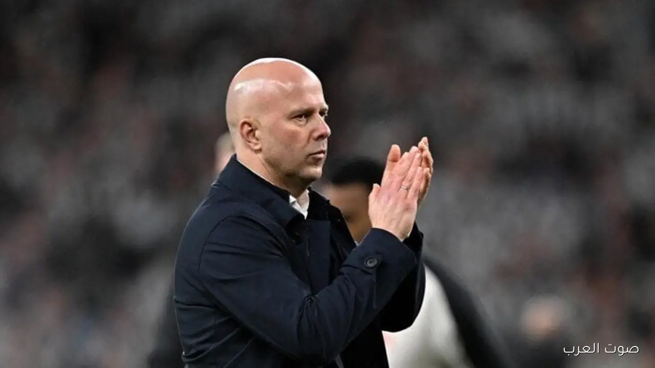 ليفربول متمسك بآرني سلوت رغم الهزيمة الكبيرة من مانشستر سيتي