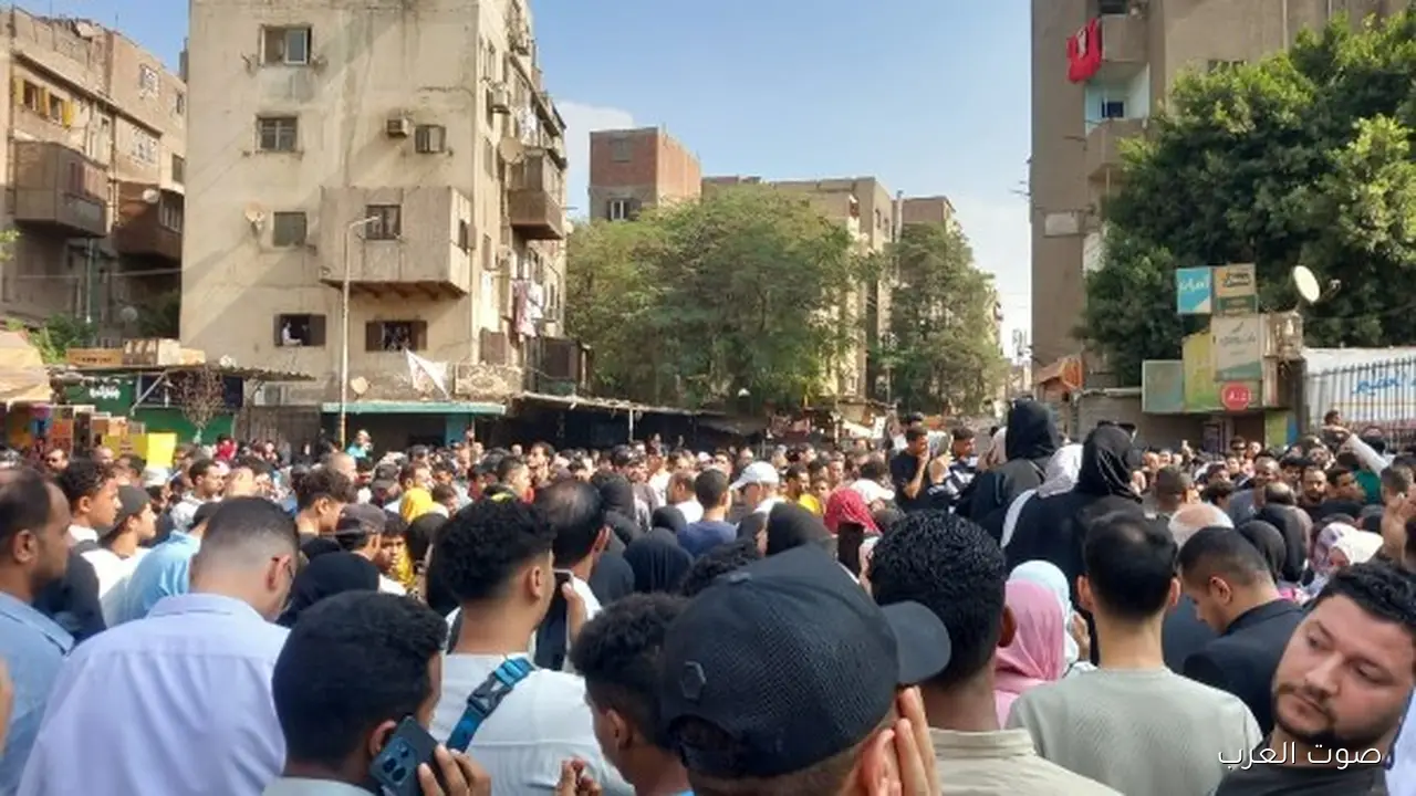 وداع مؤثر للمطرب اسماعيل الليثي من أهالي إمبابة بالدموع والدعاء