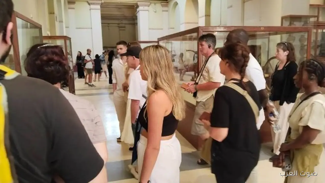 زوار كتير بيجوا المتحف المصري بالتحرير .. صور