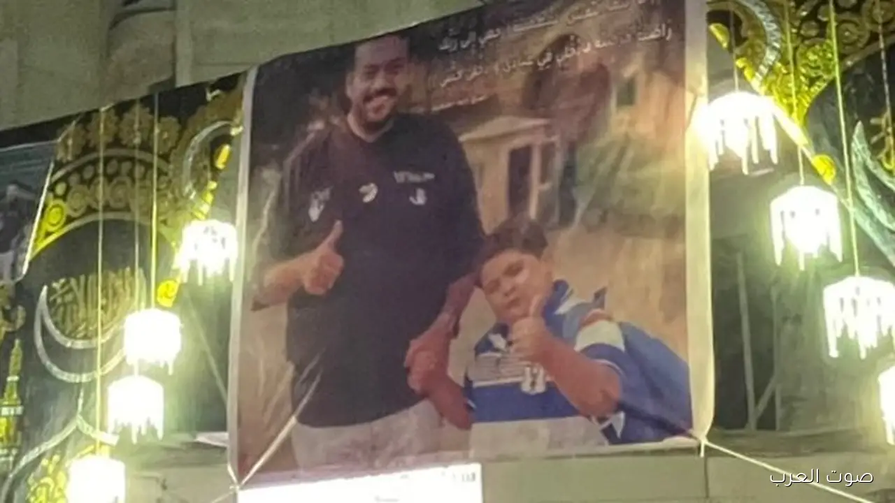 إسماعيل الليثي وابنه ضاضا في واجهة عزاء كبير في إمبابة، شوفوا الصور