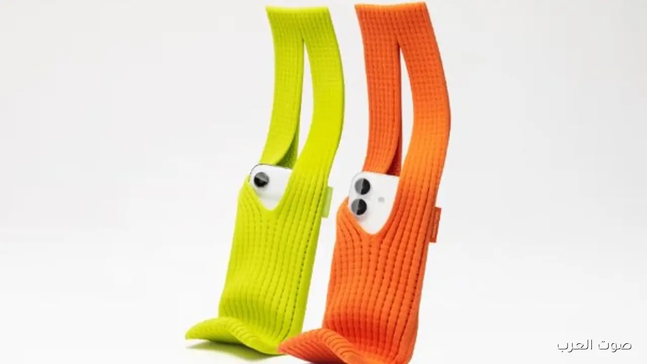 أغرب منتج من آبل.. iPhone Pocket بيخلي الإنترنت يتجنن