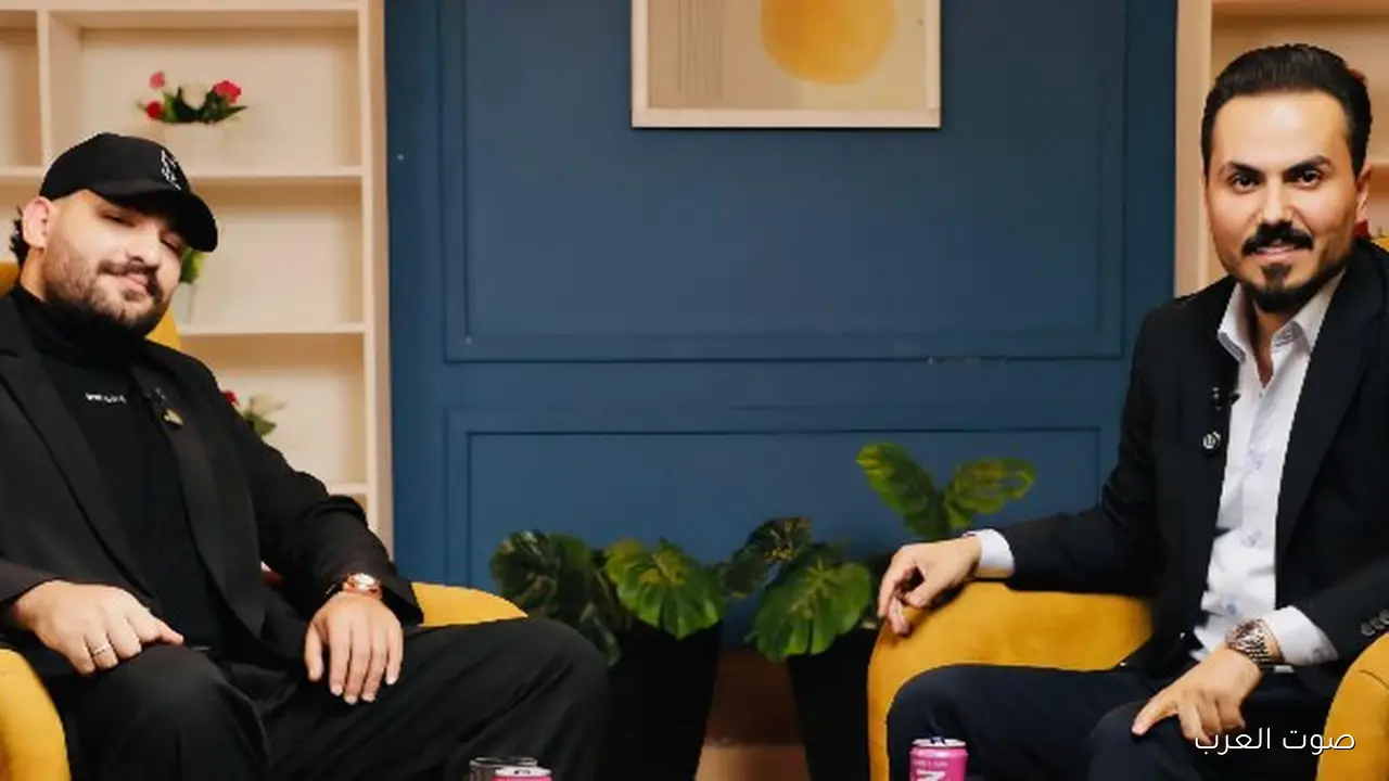 تفاصيل مثيرة.. «مسلم» يحكي عن مشاكله ونجاحاته في برنامج «من قريب»