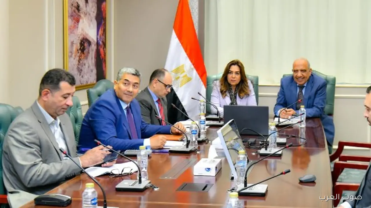 الكهرباء والبيئة بيتكلموا عن التعاون في الطاقات المتجددة والموارد الطبيعية