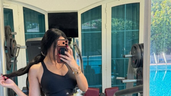 مي القاضي بتعمل ضجة بإطلالة جريئة