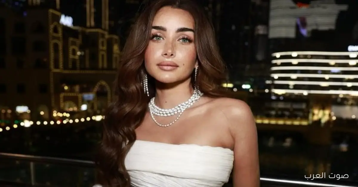 هنا الزاهد متألقة باللون الأبيض وإطلالة مميزة