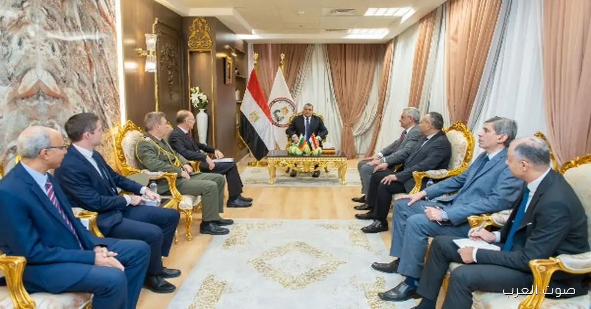 قبل بداية EDEX 2025.. وزير الإنتاج الحربي يتناقش مع سفير بلغاريا في التعاون الدفاعي