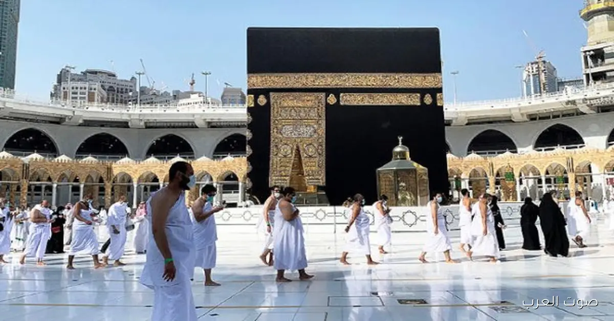 وزيرة التضامن تهدي عمرة لسيدتين قبطيتين في مصر