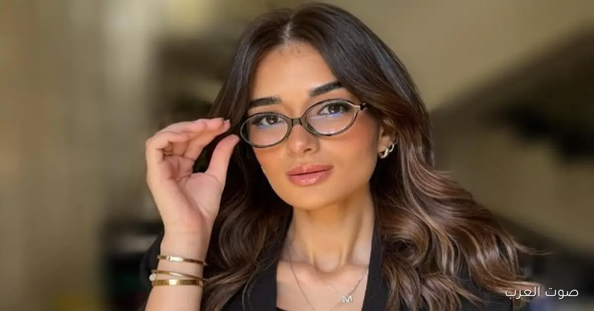 ملك أحمد زاهر تسرق الأنظار بإطلالة كلاسكية جميلة