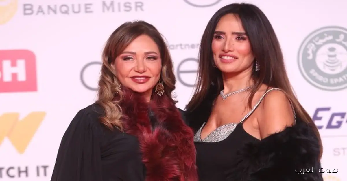زينة وناهد السباعي يتألقوا على السجادة الحمراء لفيلم “بنات الباشا” في مهرجان القاهرة