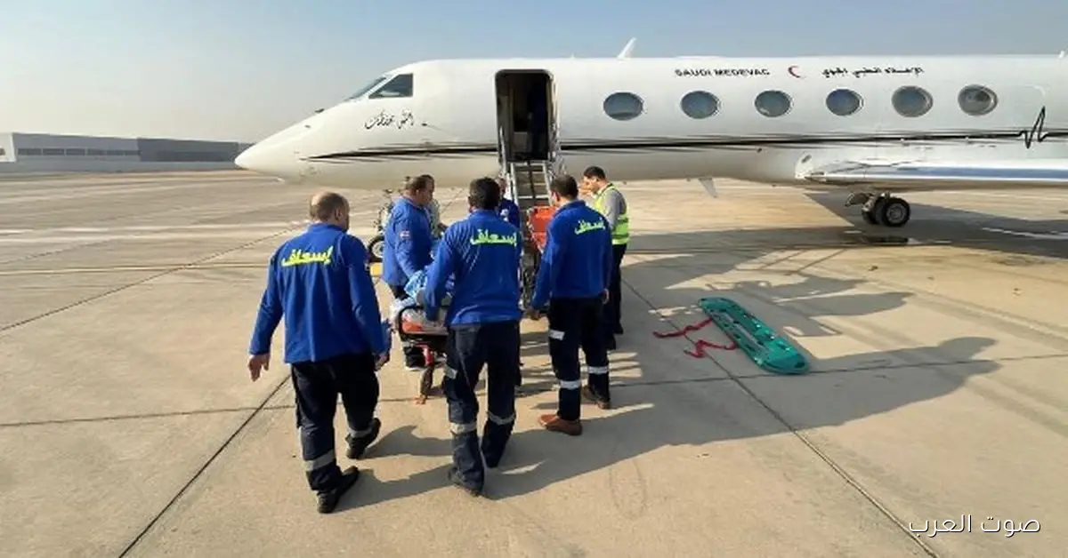 السفارة السعودية في القاهرة نقلت مواطنين في عملية إخلاء طبي.. صور