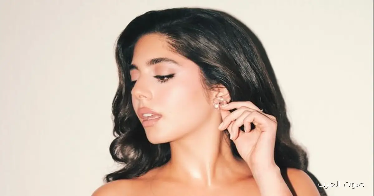 مايان السيد تظهر بشكل جديد وحلو مزين بالورود