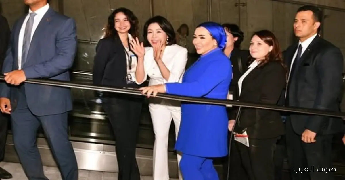 السيدة انتصار السيسي مع زوجة رئيس كوريا الجنوبية في المتحف الكبير | صور