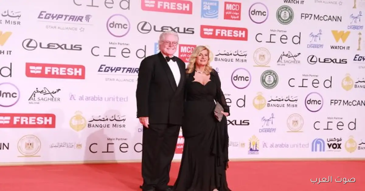 الفنانين بدأوا يتوافدوا على السجادة الحمراء لختام مهرجان القاهرة السينمائي