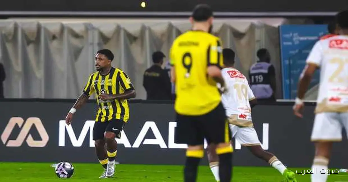 بنزيما يقود الاتحاد لانتزاع فوز مثير على الرياض 2-1 في الدوري السعودي (فيديو)