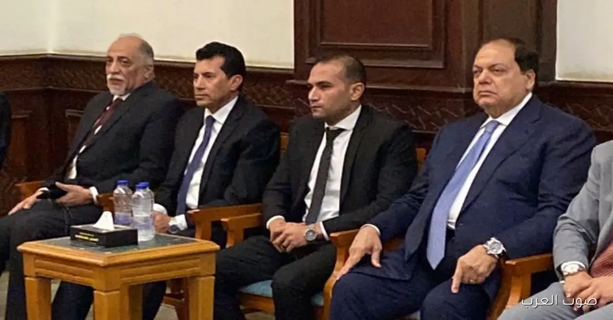 النائب محمد أبو العينين يعزي وزير التموين في وفاة والدته.. صور