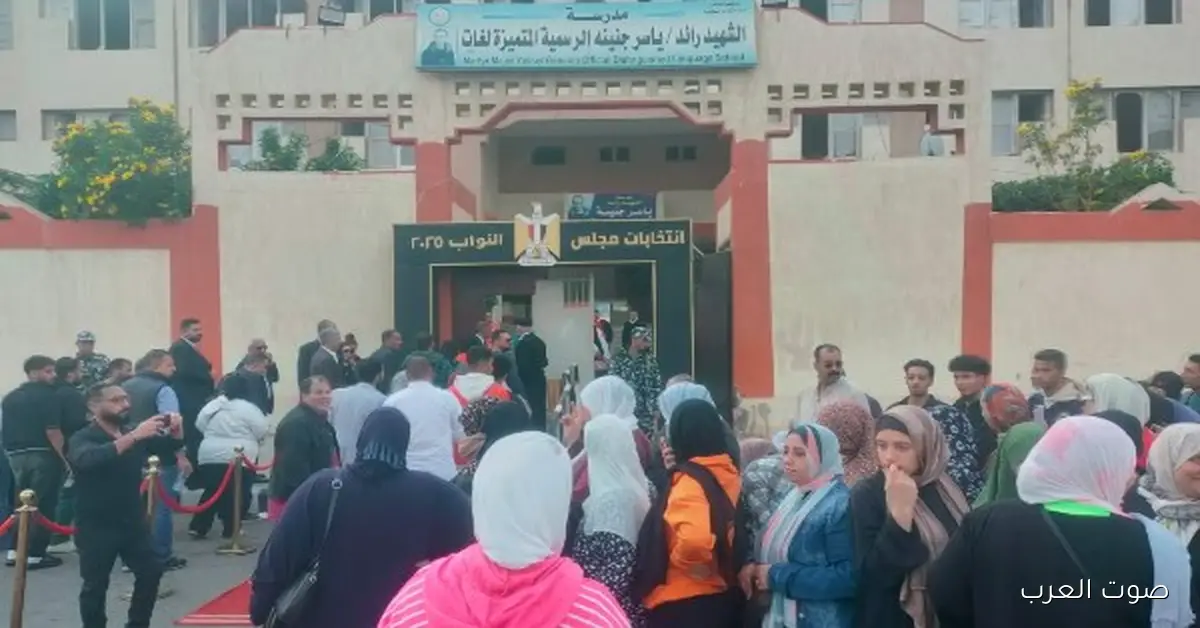 زحمة كبيرة في لجنة مدرسة ياسر جنينة بالشروق والسيدات في المقدمة