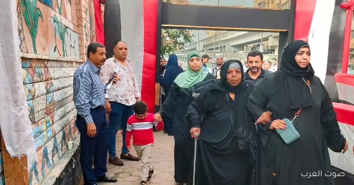 ناس كتير بتتوافد على اللجان الانتخابية في الزاوية الحمراء بالقاهرة.. صور
