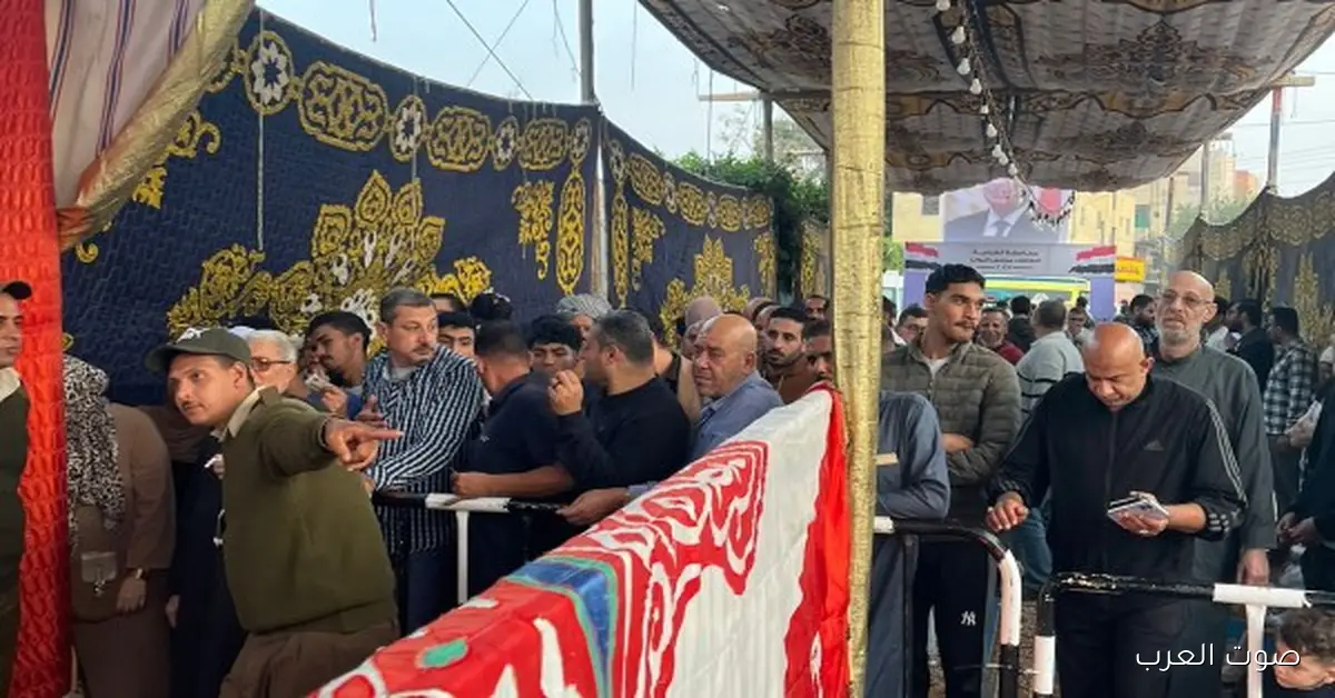 تكدس الناخبين في مركز الحسينية بالشرقية عشان يدلوا بأصواتهم في انتخابات مجلس النواب 2025