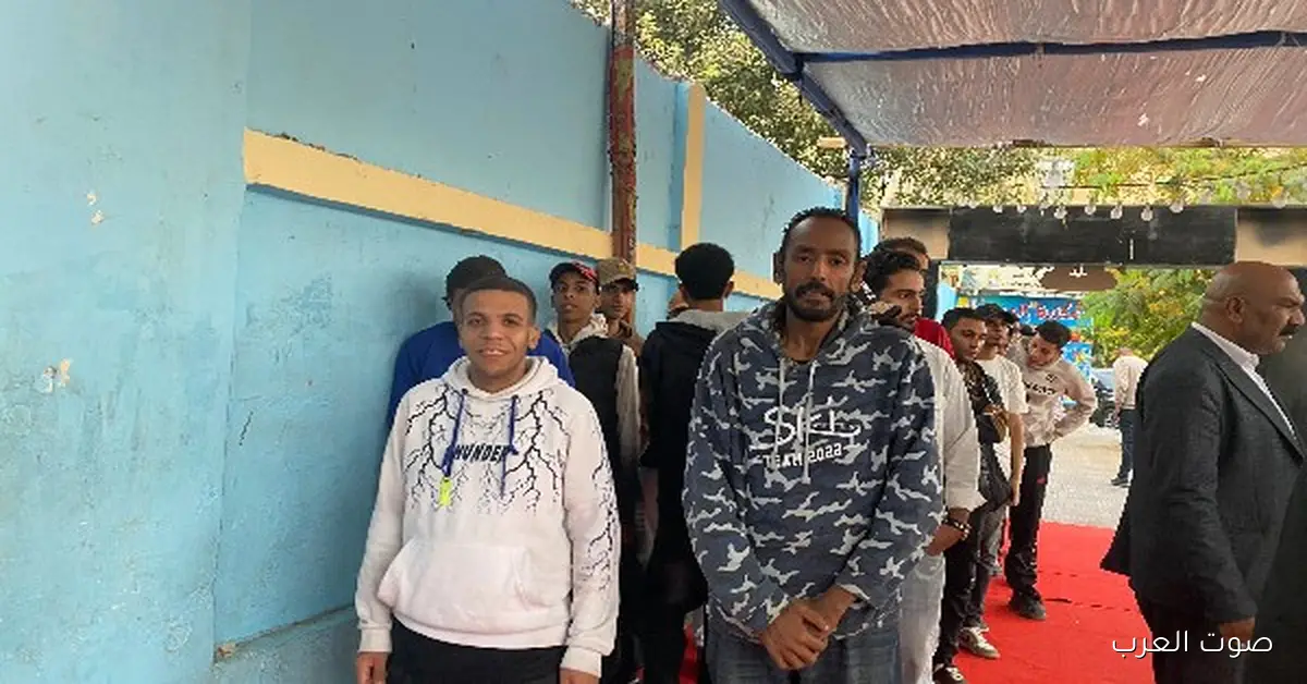 الناس بتتوافد على لجان الانتخابات في مصر القديمة والمنيل بالليل