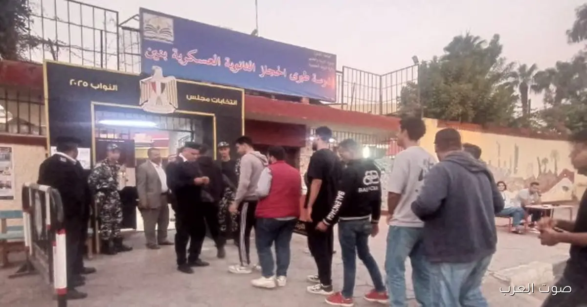 الناس متجهين بكثرة للجنة مدرسة طبري الحجاز الثانوية العسكرية في مصر الجديدة