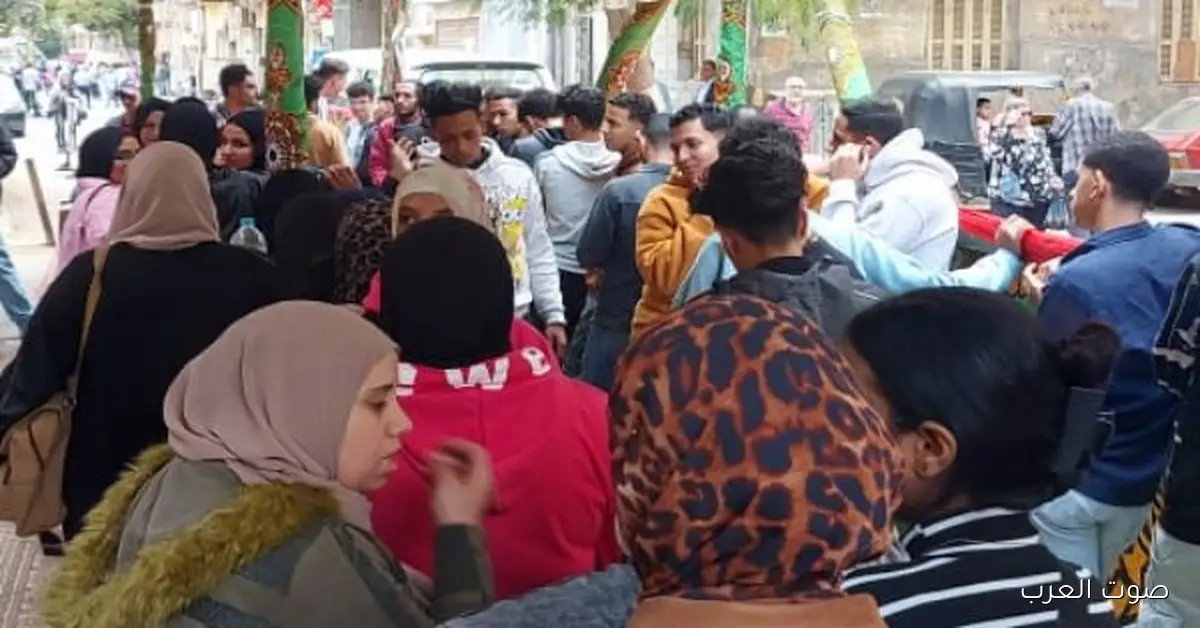 الشباب والستات في شبرا بيقبلوا بقوة على المشاركة في العرس الديمقراطي