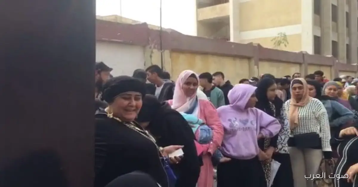 الناخبين مستمرين في التوافد على اللجان الانتخابية في حلوان