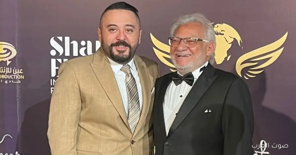 الصريطي وعمرو عبد العزيز يتألقوا على السجادة الحمراء في مهرجان شرم الشيخ للمسرح