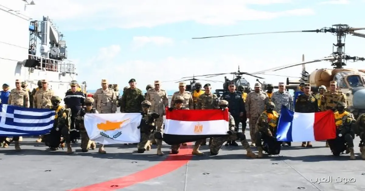 وزير الدفاع يتابع تدريب ميدوزا 14 بعد هجوم على شاطئ المعادي وقصف جوي