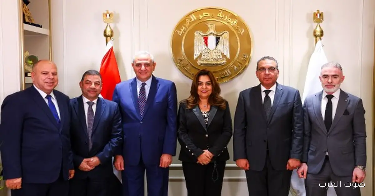 توقيع عقد لإدارة النقل الداخلي في طنطا والمحلة مع القطاع الخاص