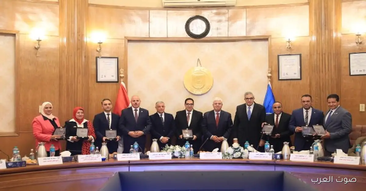 وزير التعليم العالي يكرم الفائزين بمسابقة أفضل جامعة صديقة للبيئة لسنة 2024/2025