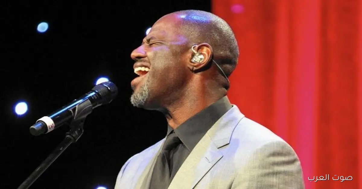 كل التفاصيل عن حفلة النجم الأمريكي براين ماكنايت في المتحف المصري الكبير