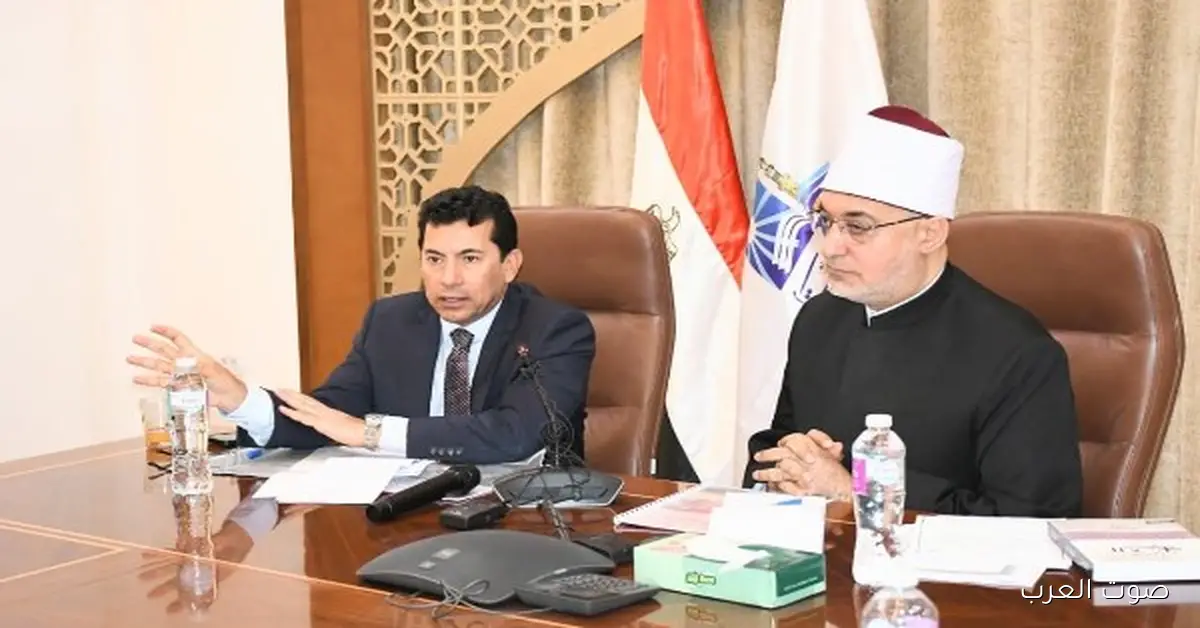 وزير الرياضة ومفتي الجمهورية يتكلموا عن كيف يساعدوا بعض في الرياضة.. صور