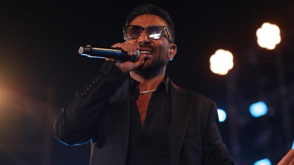 أحمد سعد يحكي عن موقف إنساني لتامر حسني وهو في العملية