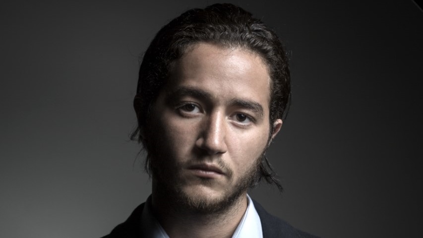 أحمد مالك لـ”صوت العرب”: بحاول أتعلم من الانتقادات لعملي.. فيديو