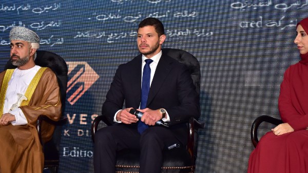 أحمد منصور: الخبرات المصرية في عمان بتأكد على فرص الاستثمار والنمو المشتركة