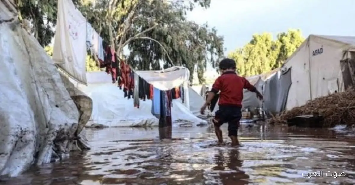 أمطار وخيام مهدومة.. الدفاع المدني في غزة يحذر من تفاقم الأوضاع بسبب السيول
