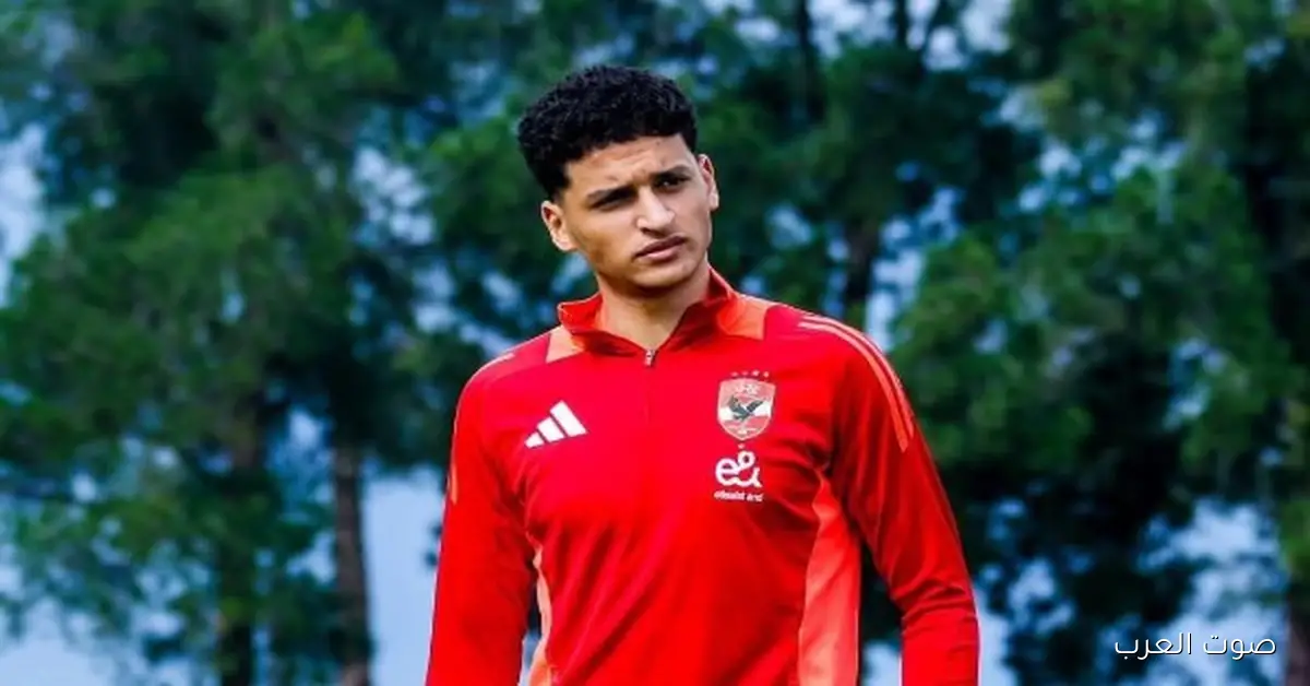 إعلامي يشيد بأداء لاعب الأهلي محمد عبد الله ويشوفه قادر يتفوق على نجوم كبار