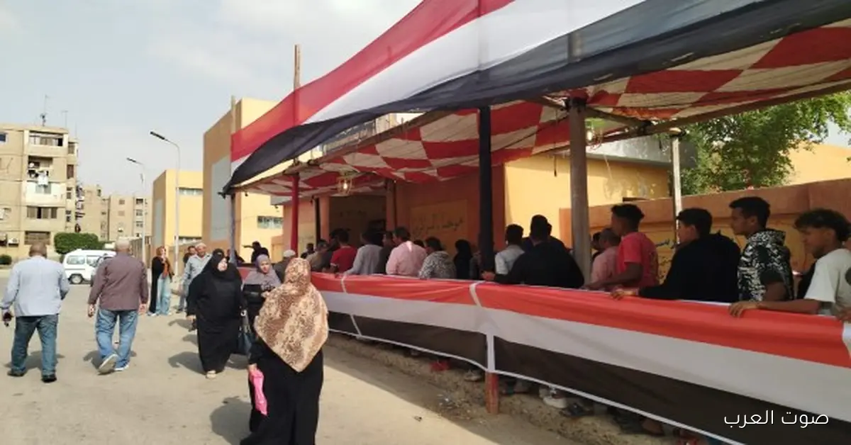 إقبال جماهيري كبير من الناخبين على لجنة مدرسة 15 مايو التجريبية
