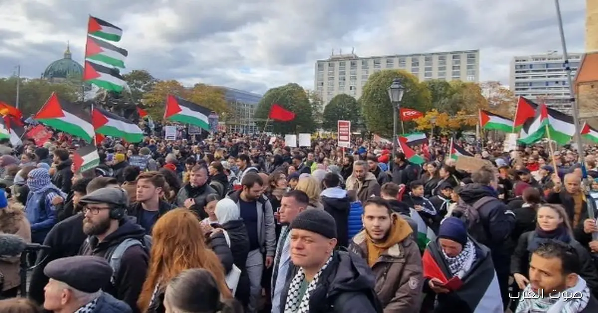 إيطاليا: آلاف المتظاهرين في بولونيا يساندوا فلسطين قبل مباراة كرة السلة لفريق مكابي تل أبيب