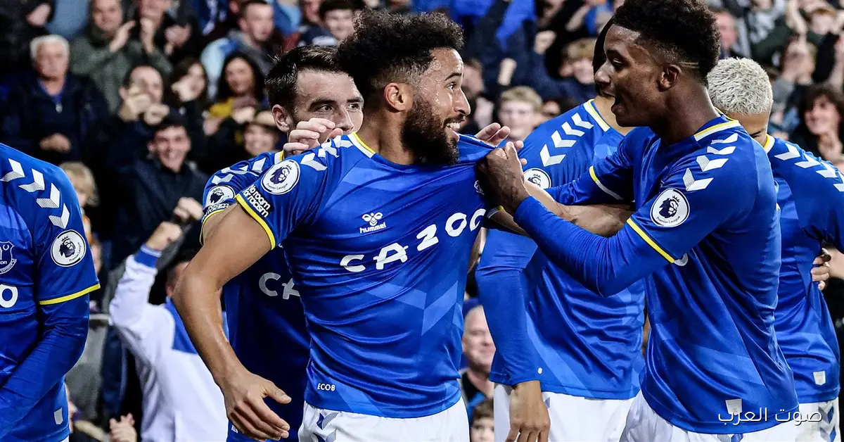 إيفرتون يحقق الفوز على مانشستر يونايتد رغم النقص العددي